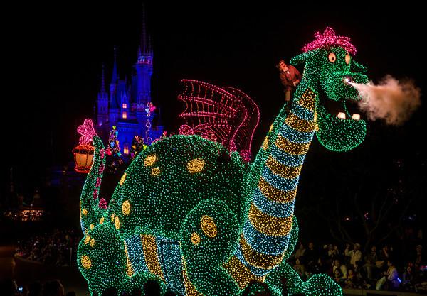 Disneys Electrical Parade Returns to Disneyland!!