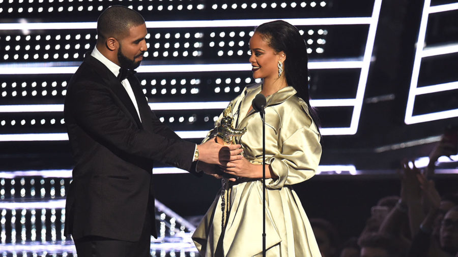NEW YORK, NY - AUGUST 28:  Drake presents Rihanna with the The Video Vanguard Award during the 2016 MTV Video Music Awards at Madison Square Garden on August 28, 2016 in New York City.  (Photo by Michael Loccisano/Getty Images)