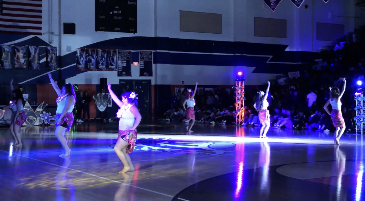 Poly Club's Hula dancers beginning their dance