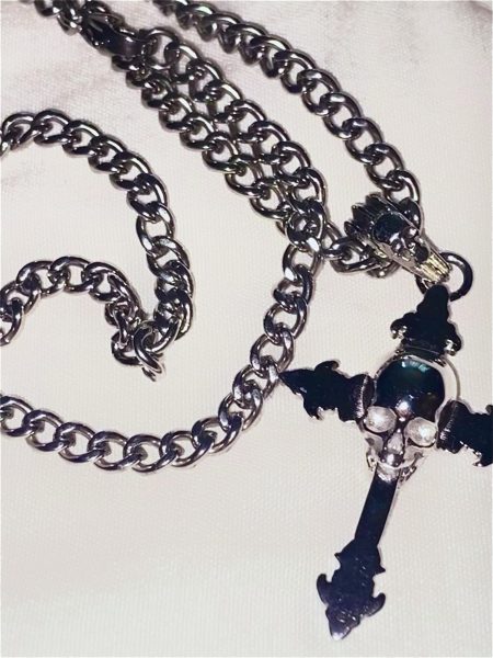 Chain and pendant from hard jewelry 