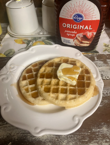 A plate of waffles.