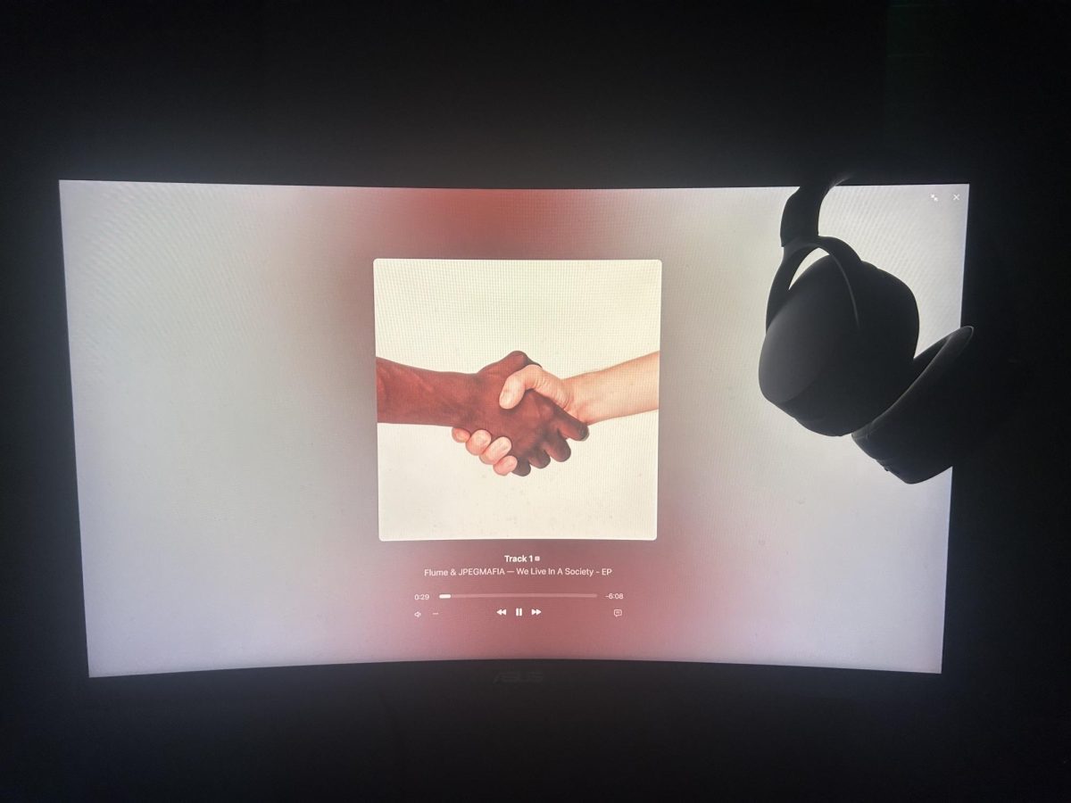Listening experience and visualizer for WLIAS via Apple Music.