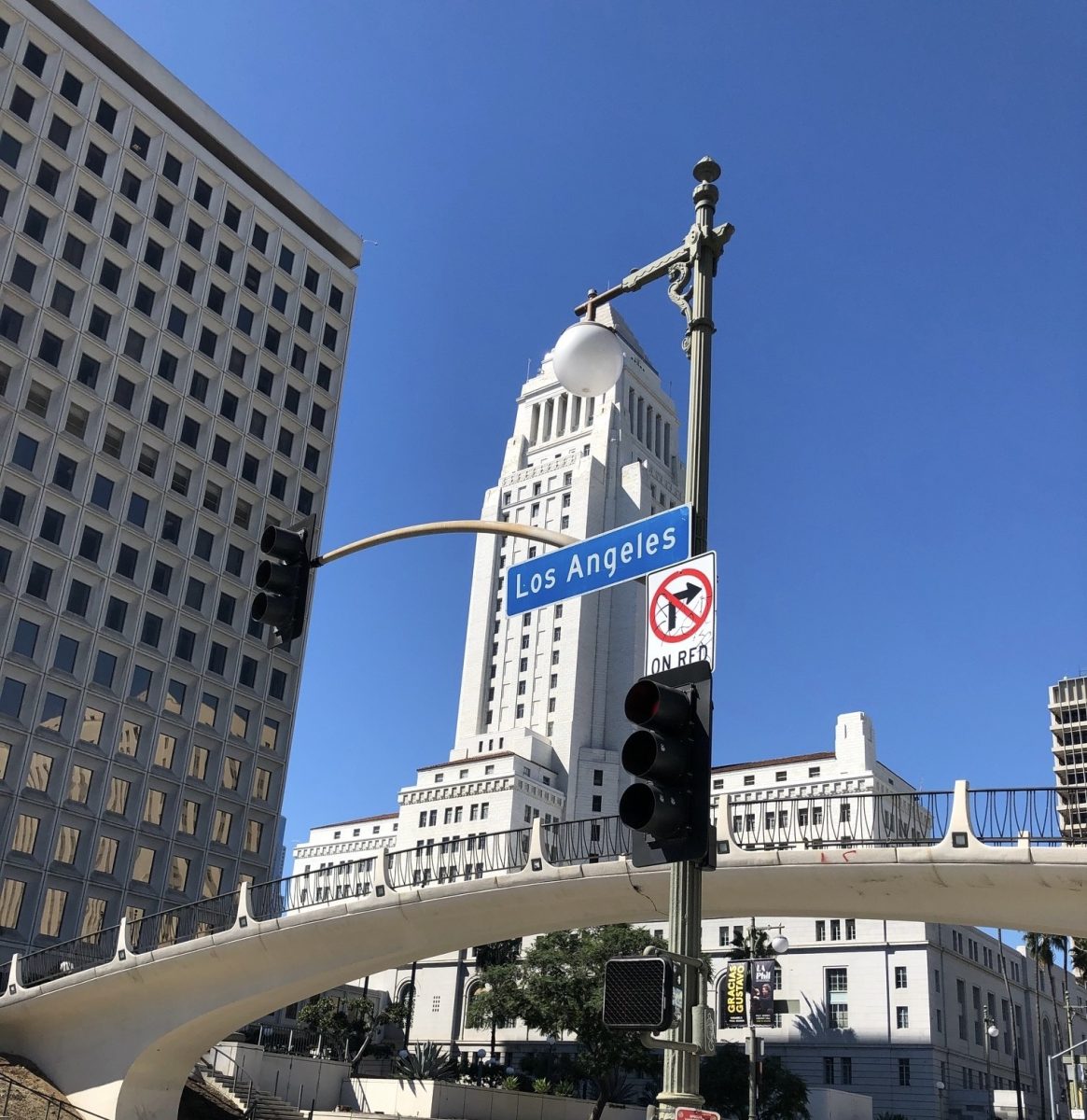 A picture of the Los Angeles City Hall from Los Angeles Street. Taken by me!